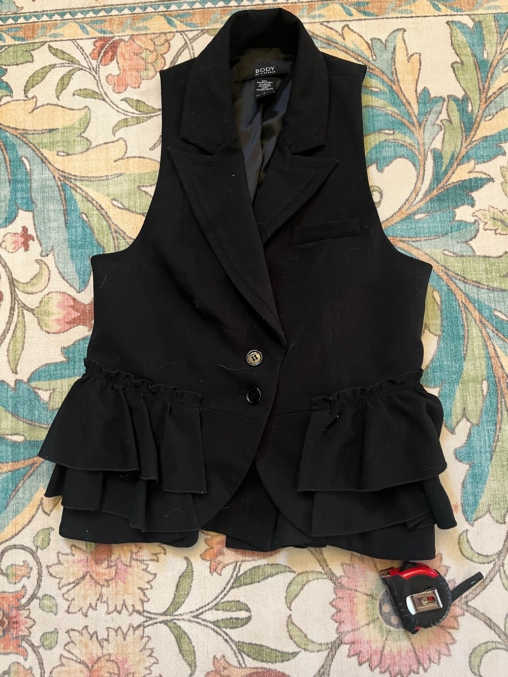 Body by Victoria Black Ruffle Vest size 6 pre owned